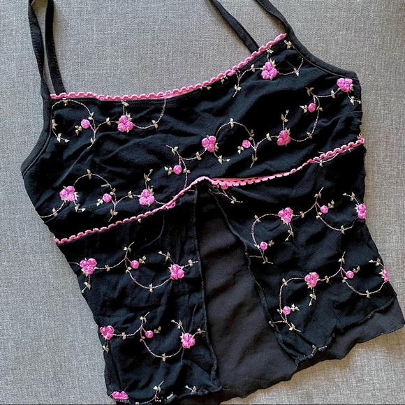 Tops - Vintage black pastel pink floral embroidered cami top with lace trim
